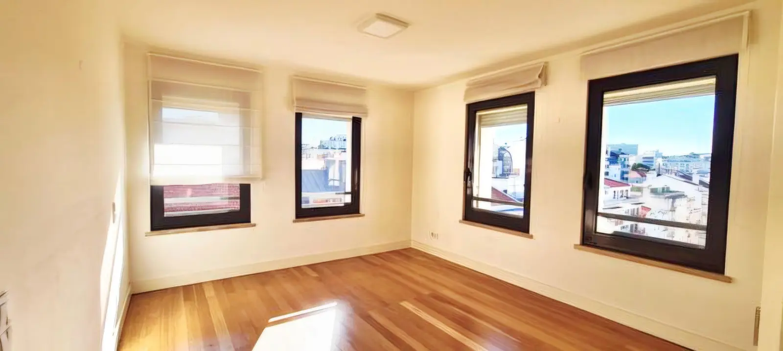 Apartment — 5 ch. — Lisboa