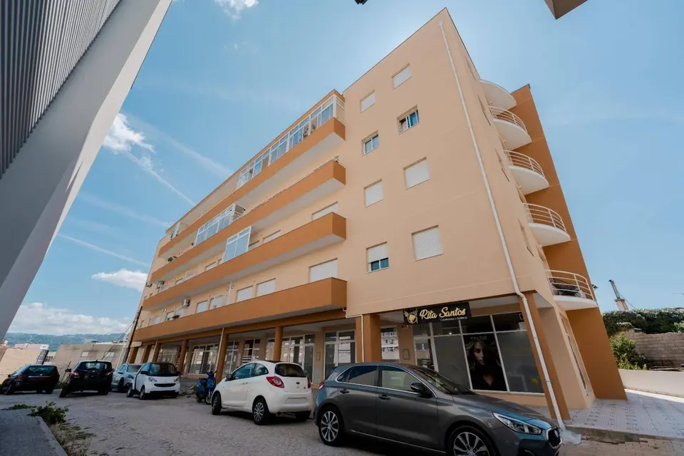 Apartment — 3 ch. — Ferreiros Amr